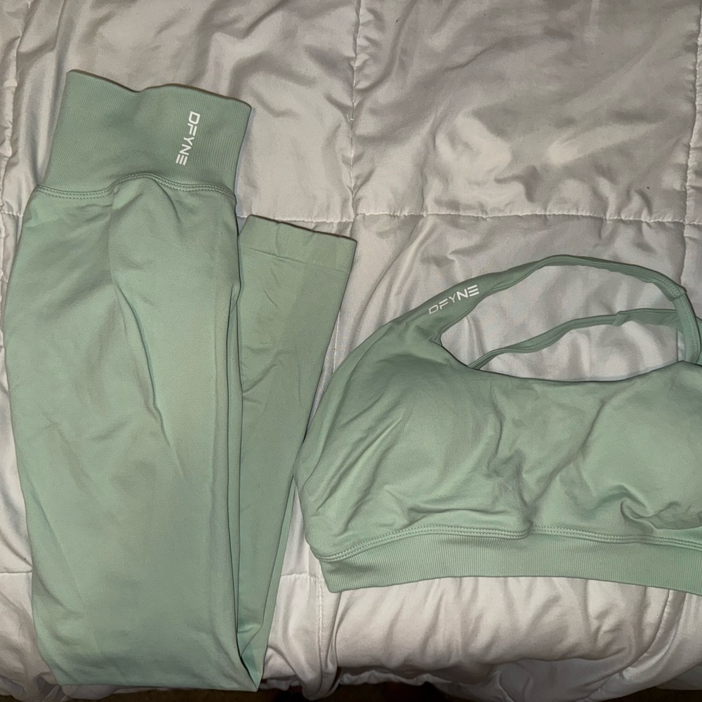 Dfyne Sports Bra & Leggings Set